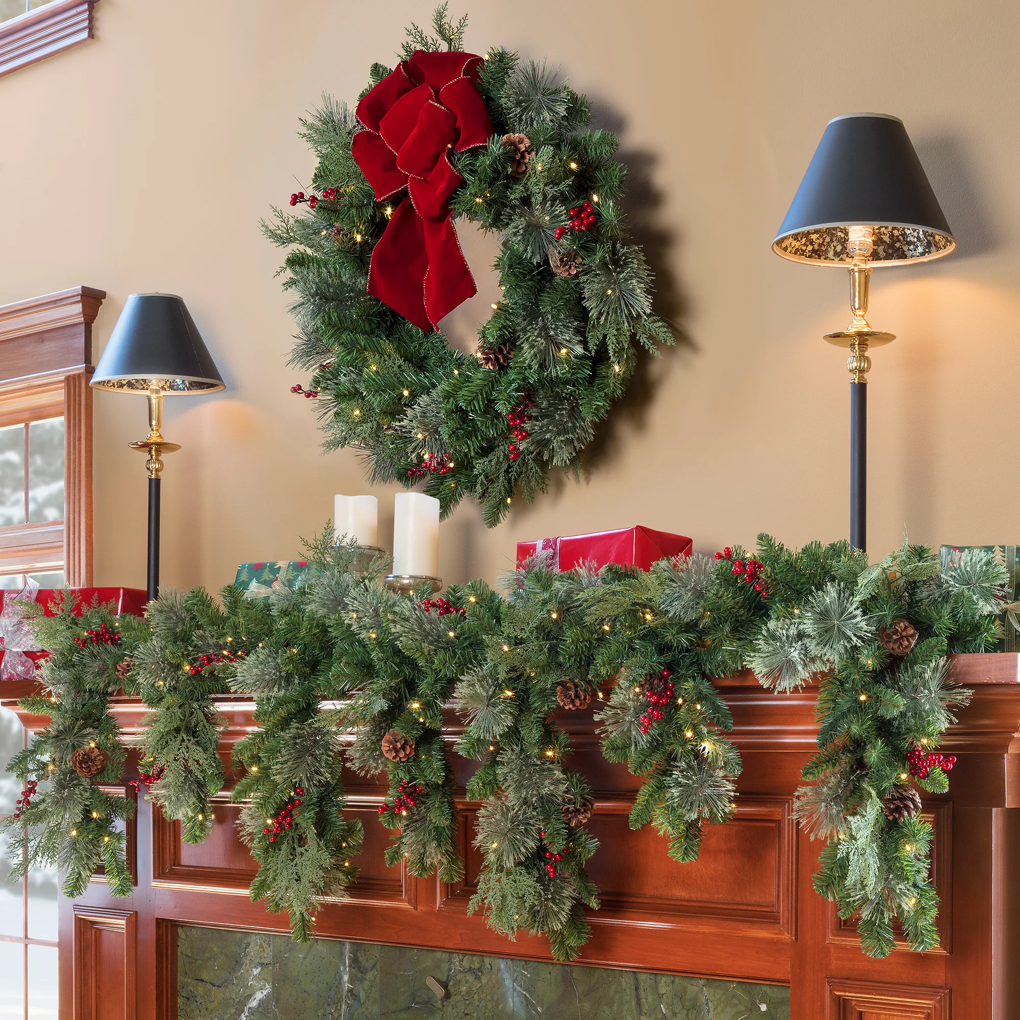 24 Inch Pre-lit Classic Christmas Wreath - Image 5