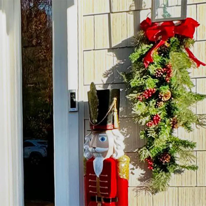 3 Foot Classic Pre-lit Christmas Swag - Image 5