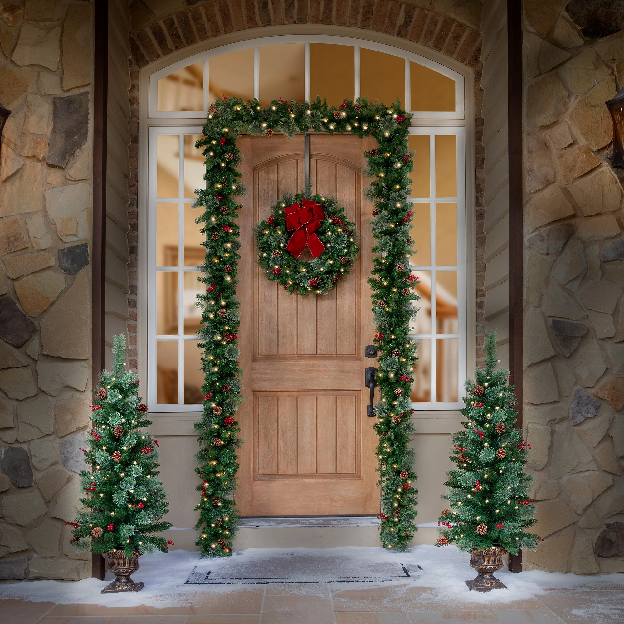 Classic Pre-lit Christmas Garland - Image 6