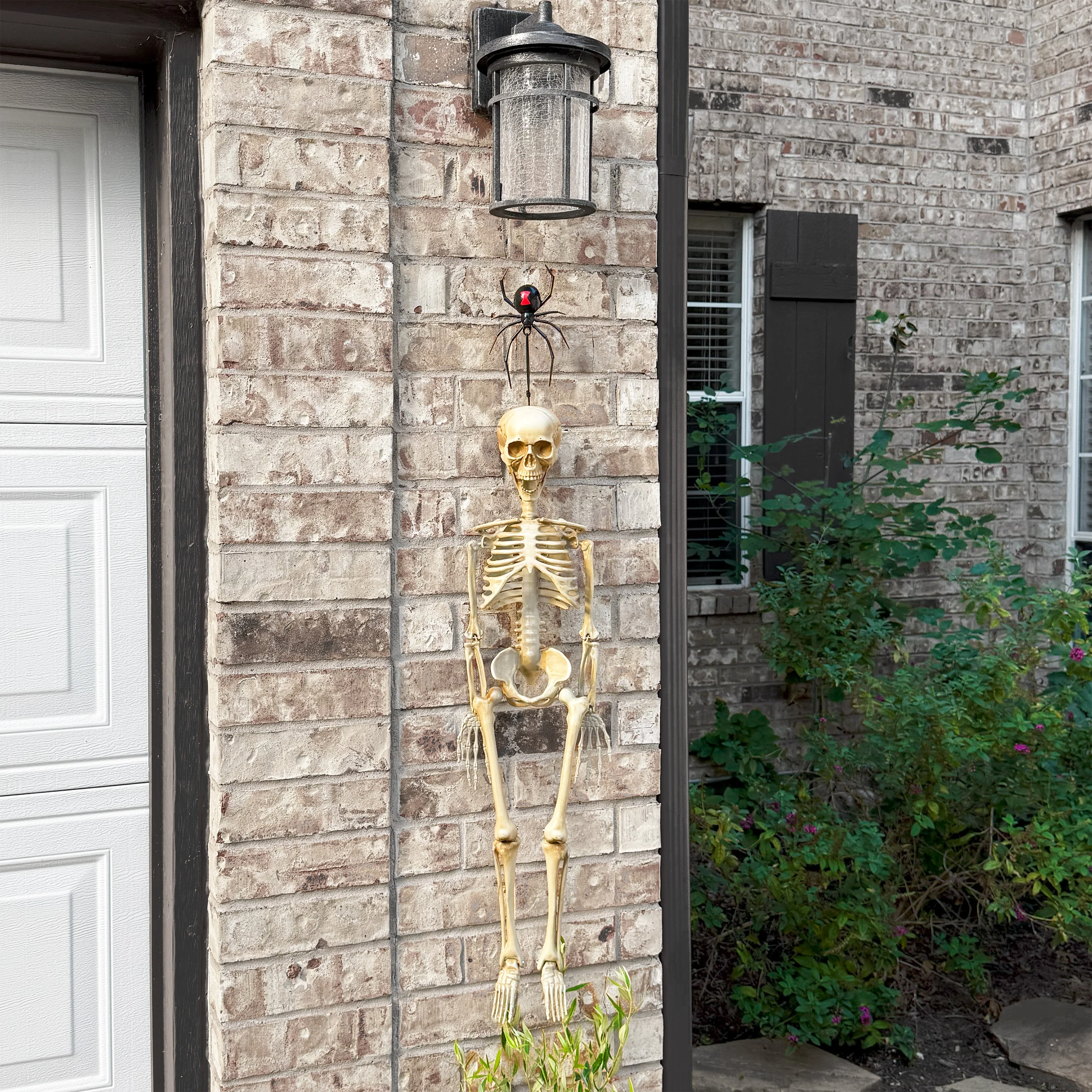 SpiderBites™ Unique Halloween Décor Hanger - Image 10